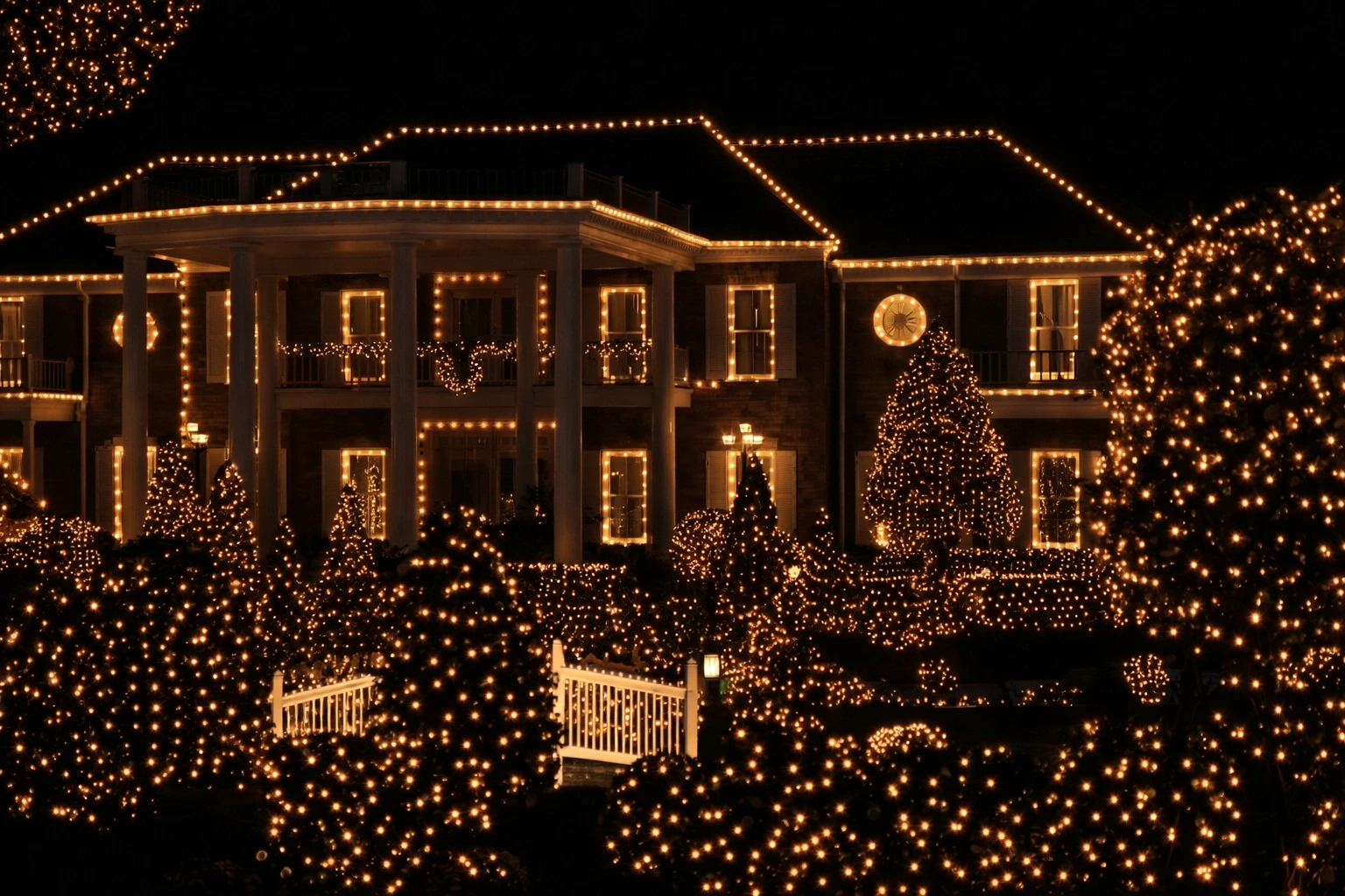 Holiday decorating and lighting services in Rochester NY